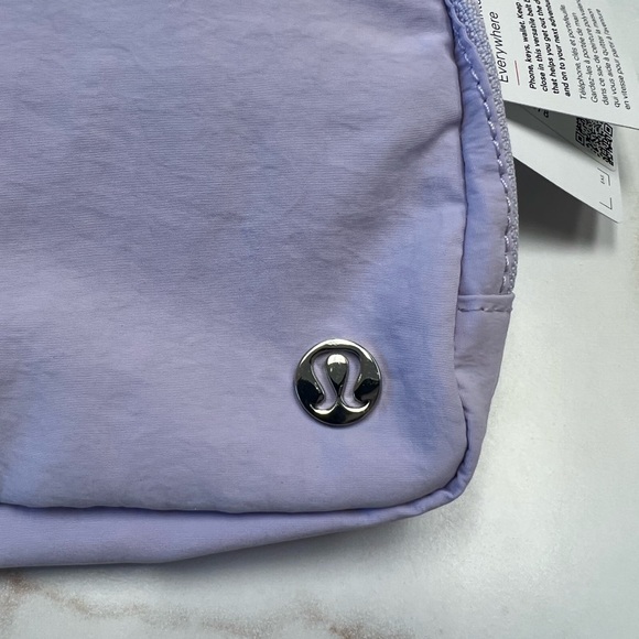💜🍋 Lululemon 🍋💜 Everywhere Belt Bag Lavender Fog - Picture 6 of 11